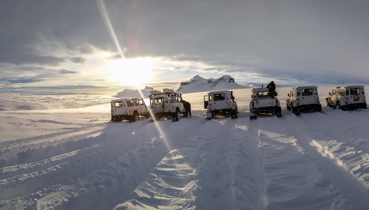 Convoy tour on Skjaldbreið volcano | ISAK 4x4 Rental